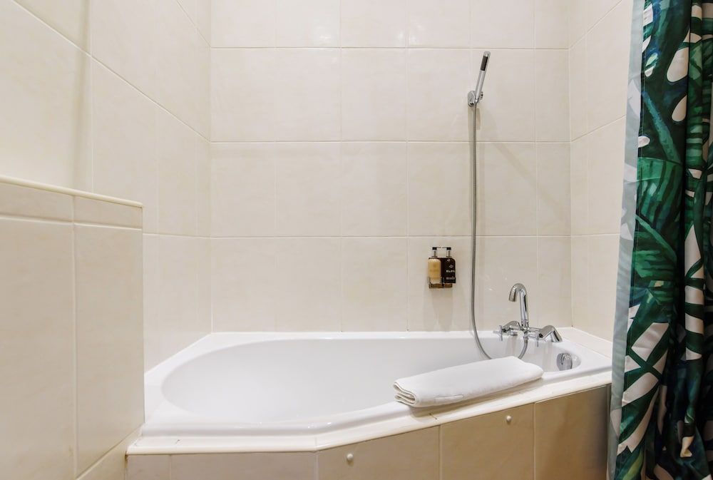 Jolyon's Boutique Hotel Economy Double Room (Room 7) 9