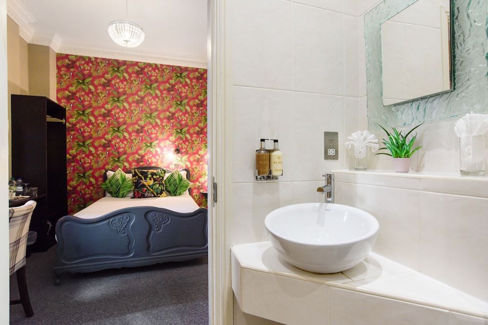 Jolyon's Boutique Hotel Economy Double Room (Room 7) 7