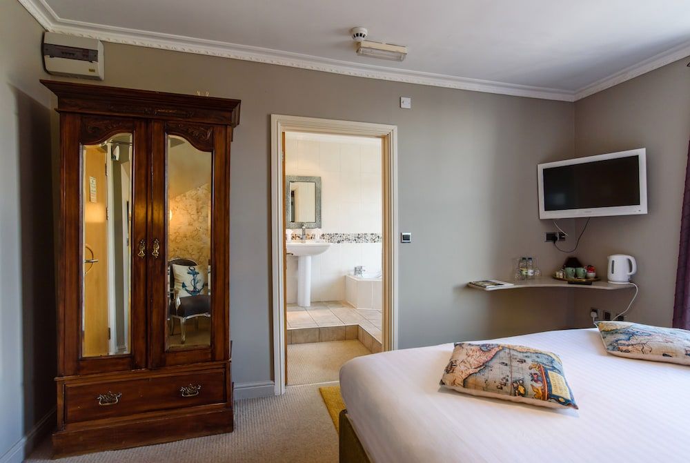 Deluxe Double or Twin Room (Room 5)