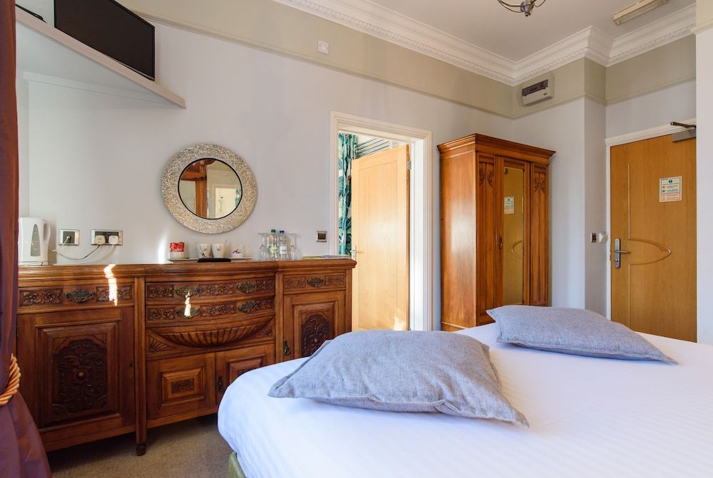 Jolyon's Boutique Hotel Deluxe Double or Twin Room (Room 4) 6