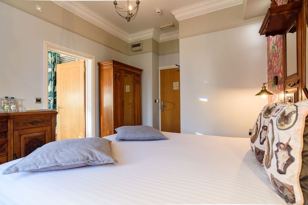 Jolyon's Boutique Hotel Deluxe Double or Twin Room (Room 4) 5