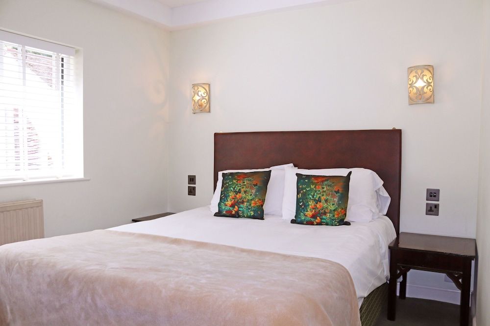 Shillingford Bridge Hotel