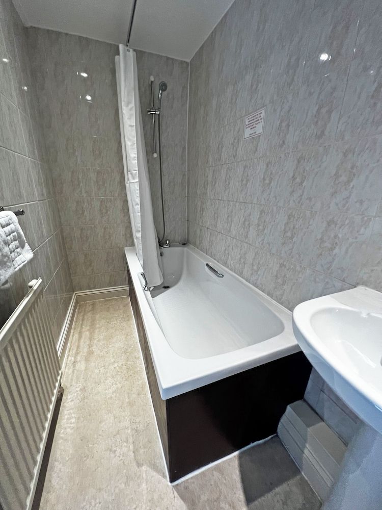 Shillingford Bridge Hotel Large Standard Double or Twin Room 8