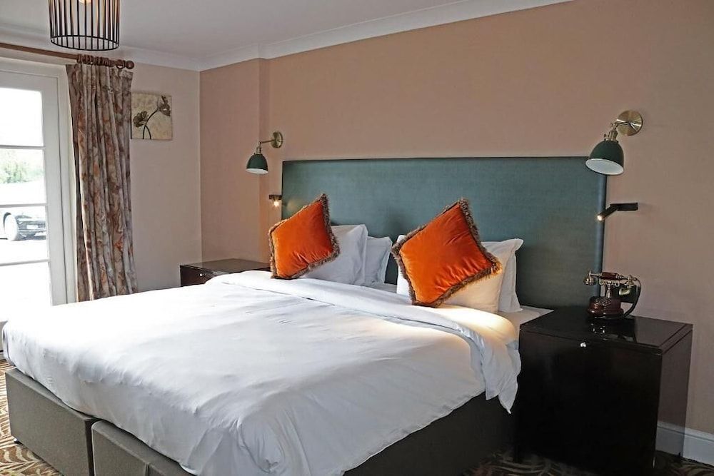 Shillingford Bridge Hotel Large Standard Double or Twin Room 4