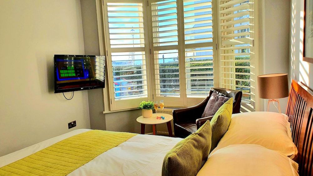 A Room With A View Classic Double Room, Sea View (Ground Floor) 8