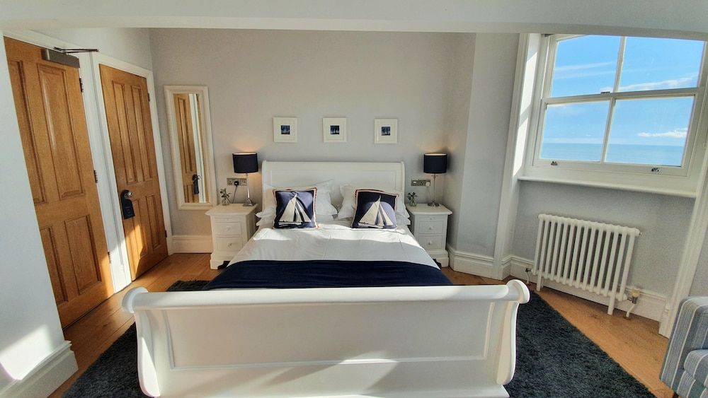 A Room With A View Signature Room, 1 King Bed, Sea View (King) 9