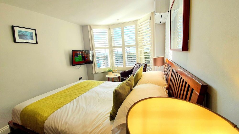 A Room With A View Classic Double Room, Sea View (Ground Floor) 3