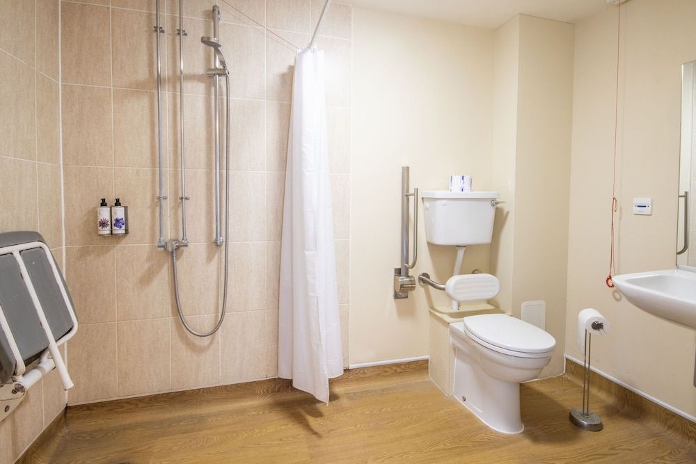 The White Hart Double Room, Private Bathroom (Disabled Friendly ) 3