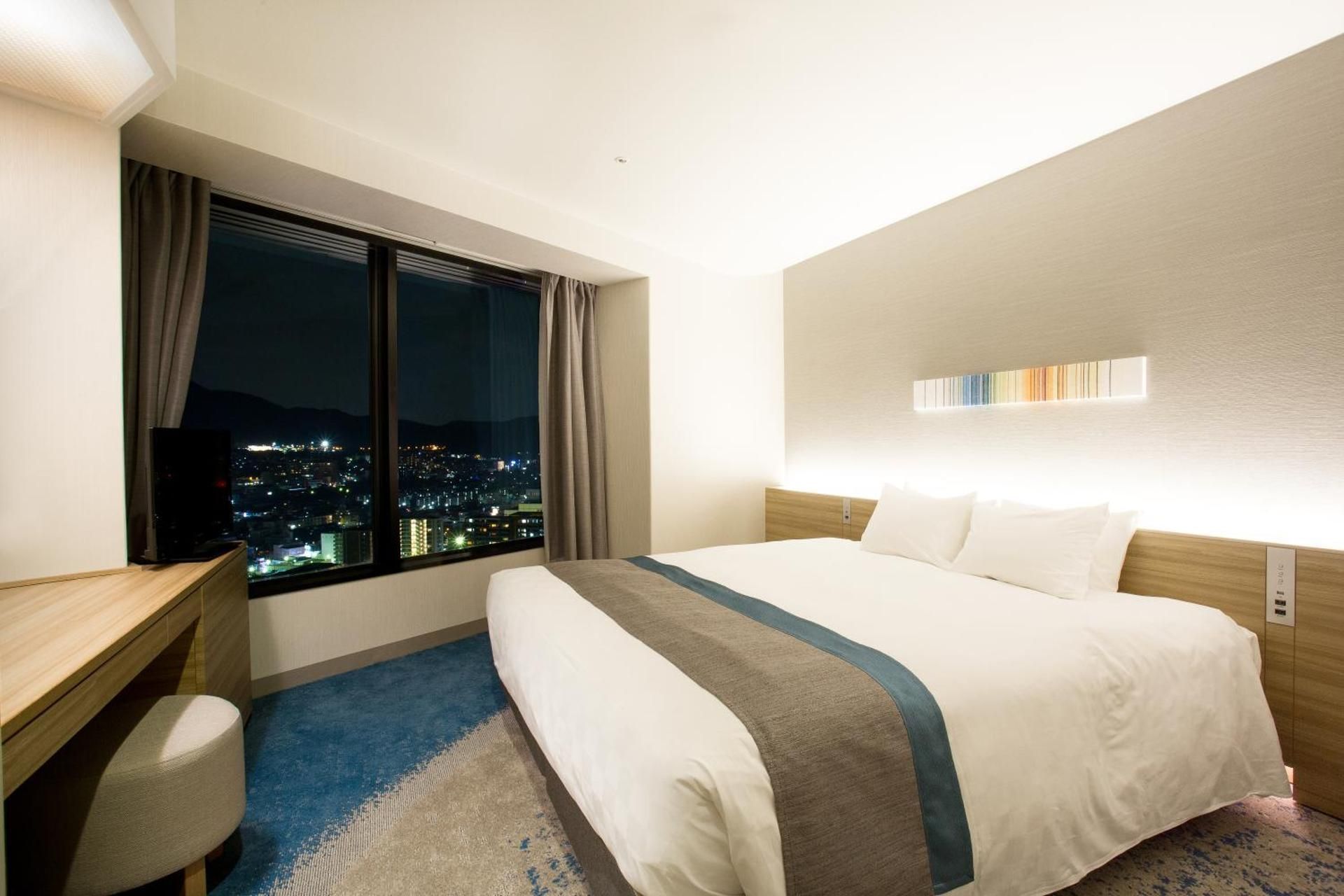 Deluxe Double Room - Late Check In (17:00~) - Check Out (~10:00)