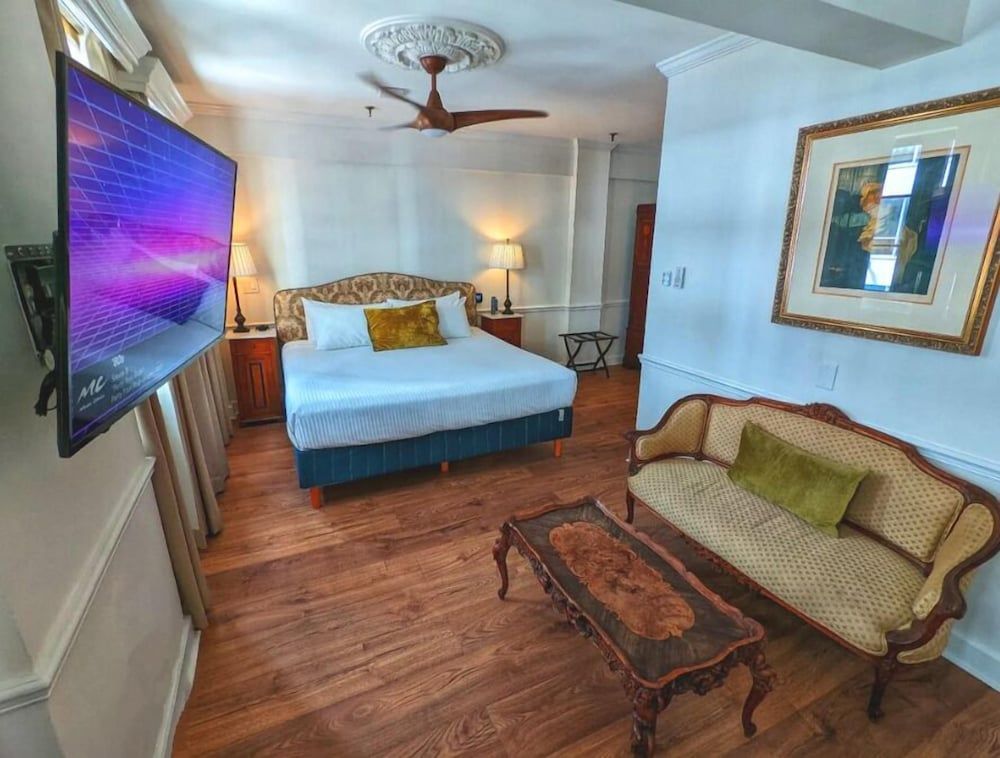 Hotel St. Michel Superior Suite, 1 King Bed (King Suite Vintage)