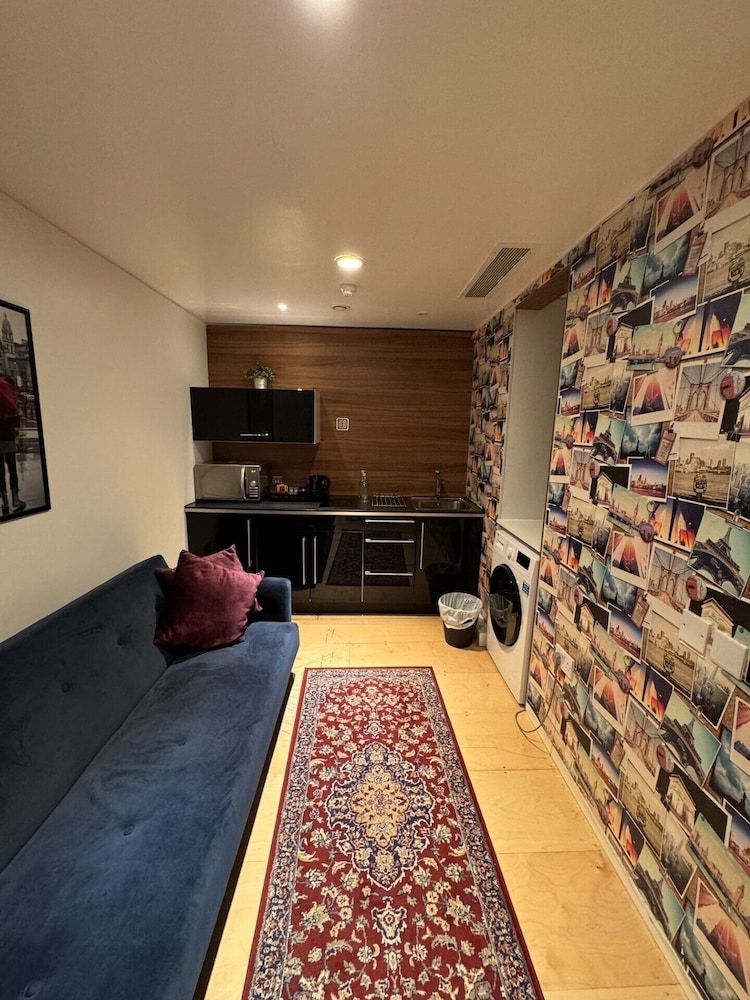 Room Home Stay Deluxe Studio, Private Bathroom (Stark Studio) 5