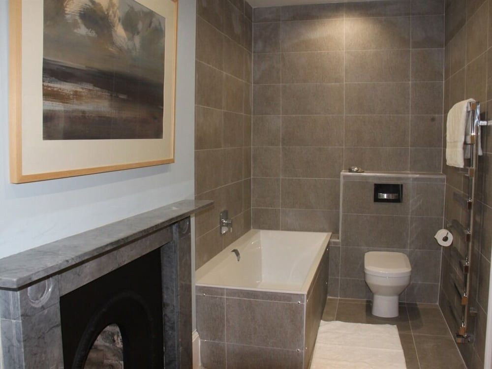 Burnhopeside Hall Superior Double Room, Ensuite 6