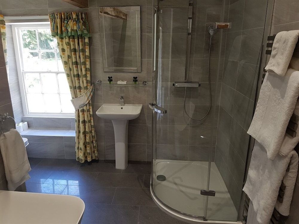 Burnhopeside Hall Superior Double Room, Ensuite 4