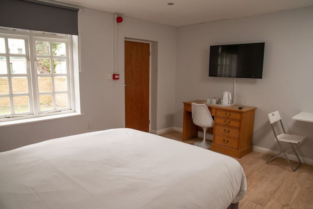 Royal Hotel, Bar & Grill Cottage Double Room 2