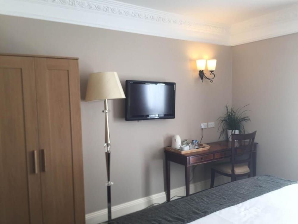 Royal Hotel, Bar & Grill Deluxe Double Room with River View 7