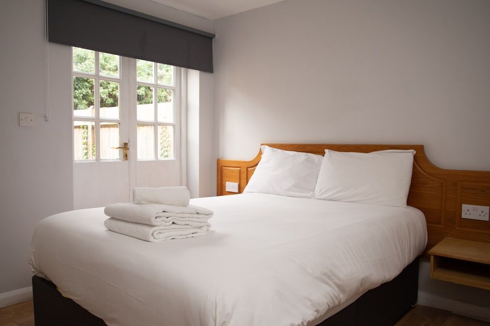 Royal Hotel, Bar & Grill Cottage Double Room 4