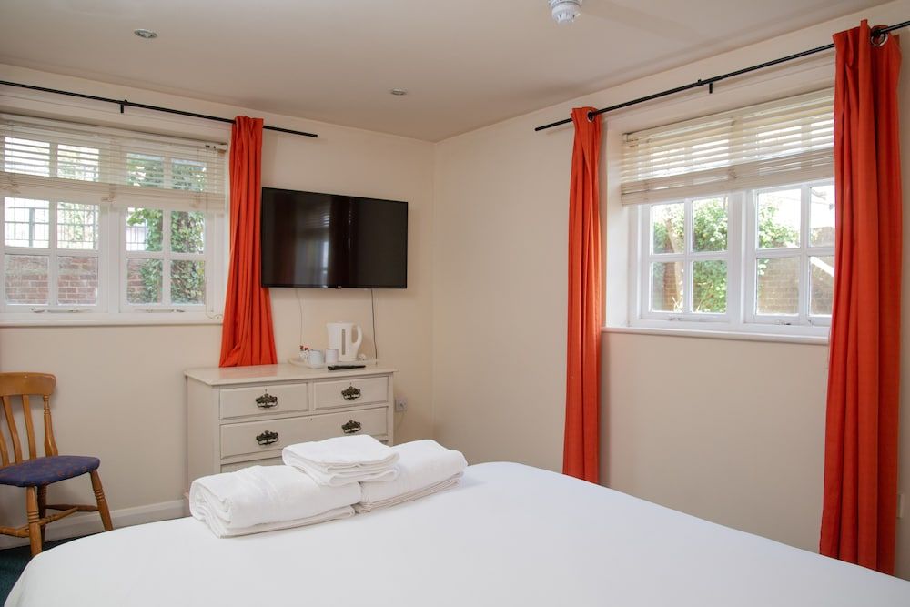 Royal Hotel, Bar & Grill Cottage Double Room 7