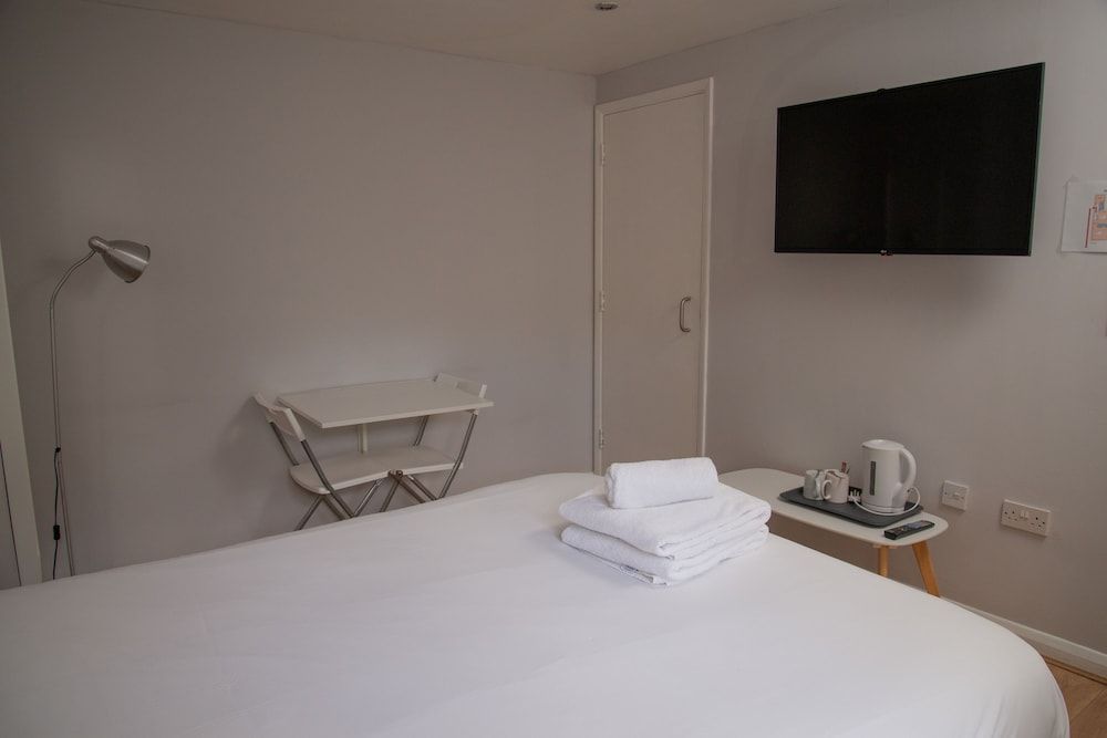 Royal Hotel, Bar & Grill Cottage Double Room 8