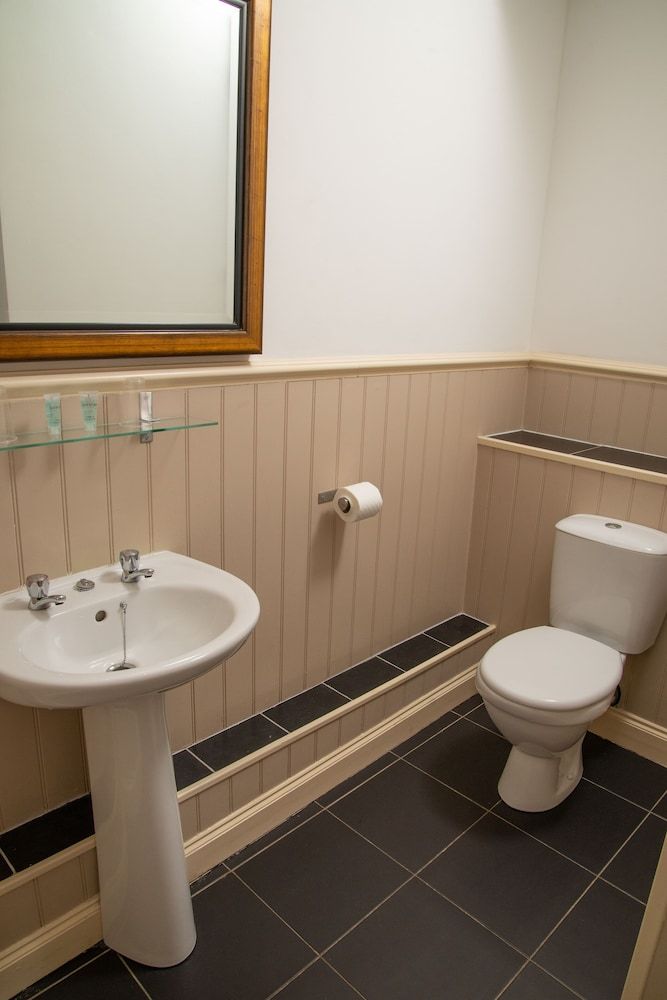 Royal Hotel, Bar & Grill Deluxe Double Room with River View 5