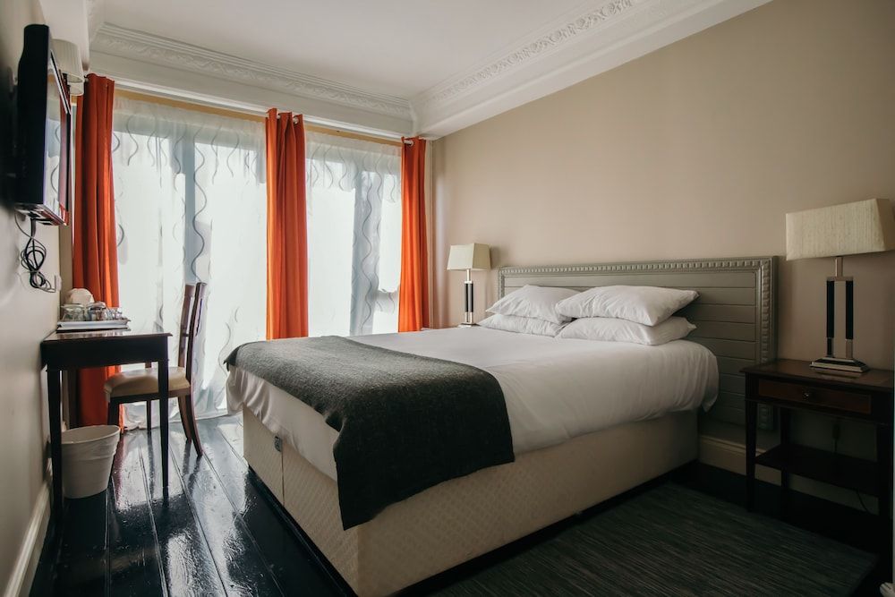 Royal Hotel, Bar & Grill Deluxe Double Room with River View 2