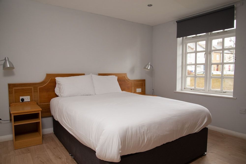 Royal Hotel, Bar & Grill Cottage Double Room 3