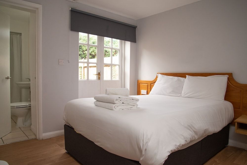 Royal Hotel, Bar & Grill Cottage Double Room 5