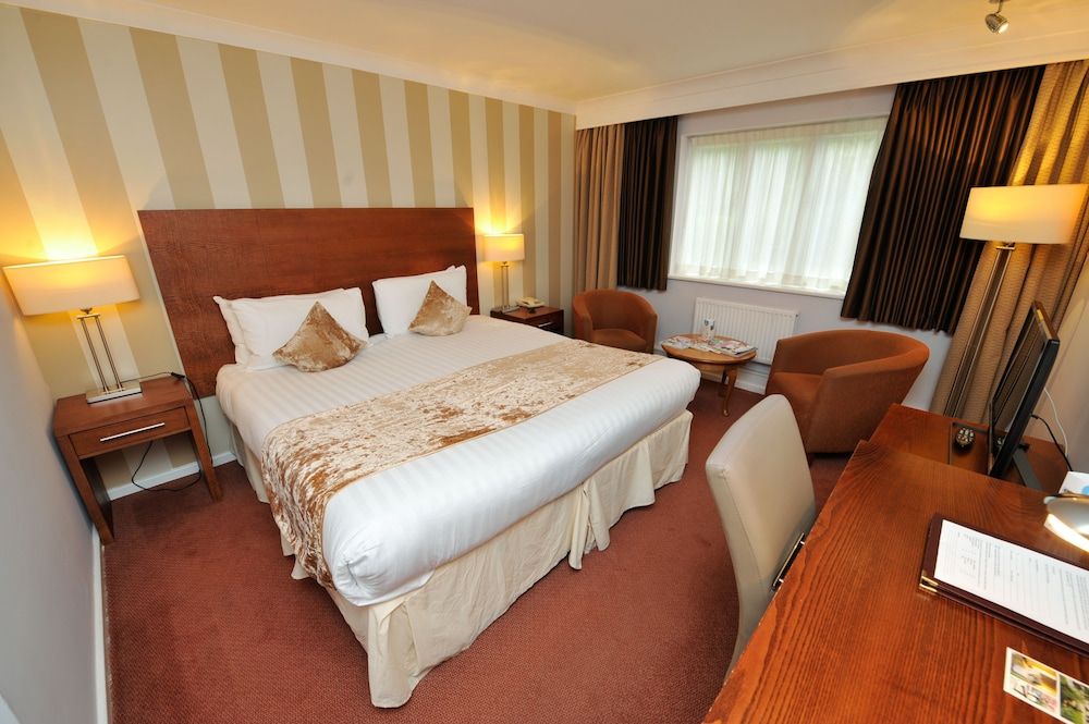 Best Western Plus Grim's Dyke Hotel Standard Room, 2 Twin Beds, Non Smoking