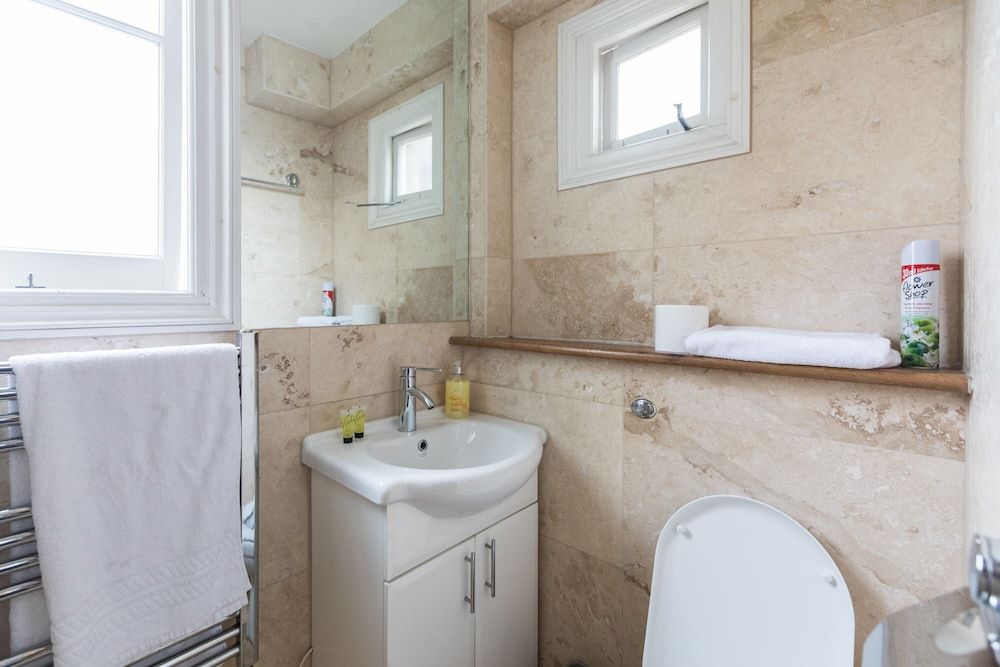 Belgravia Rooms Economy Triple Room 5