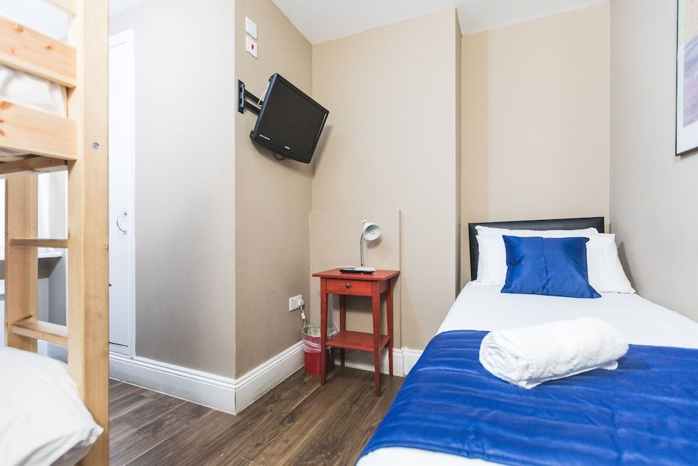 Belgravia Rooms Economy Triple Room 4