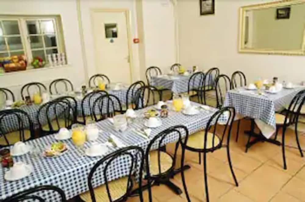 undefined Guilford House Hotel 8