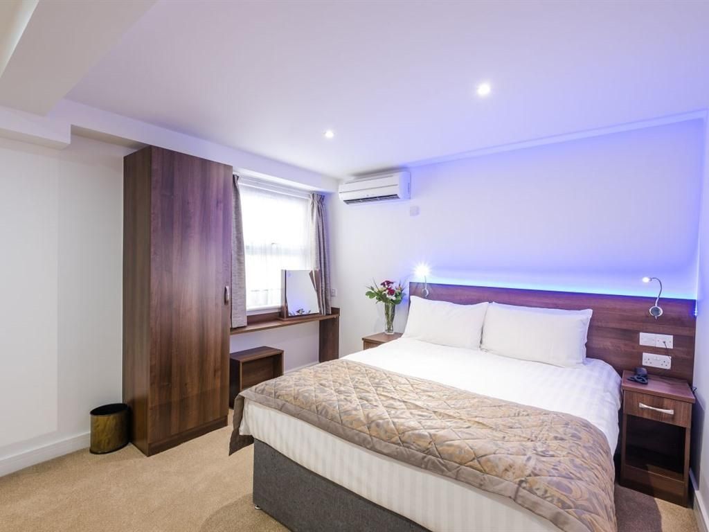 King-Ensuite with Shower