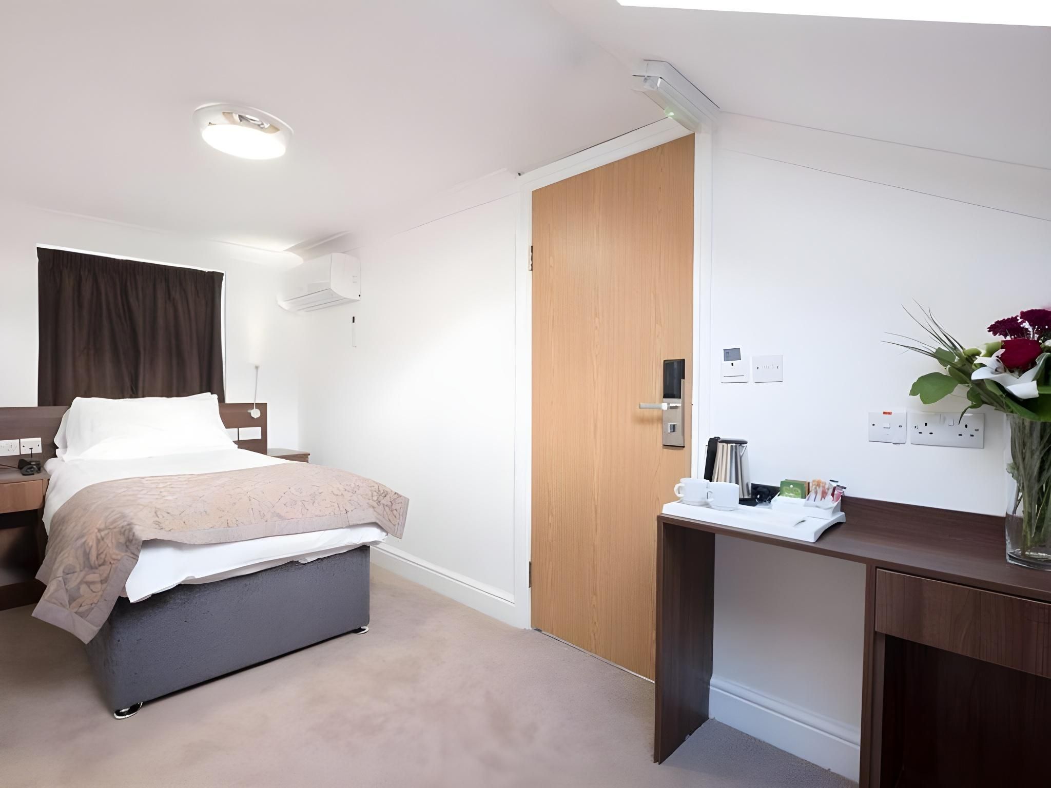 Single room-Ensuite with Shower-No Window