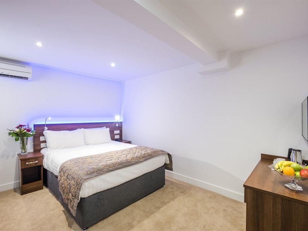 King-Ensuite with Shower