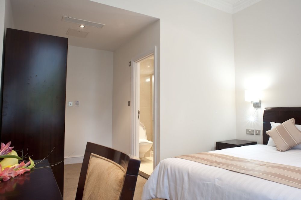 The Villa Kensington Double Room 8