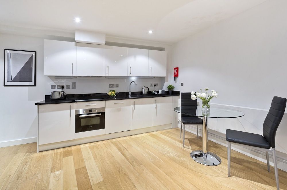 undefined Red Lion Court by City2Stay 10