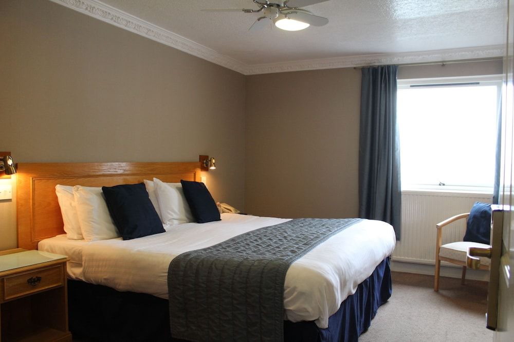 Standard Room, 1 King Bed, Non Smoking, Sea View