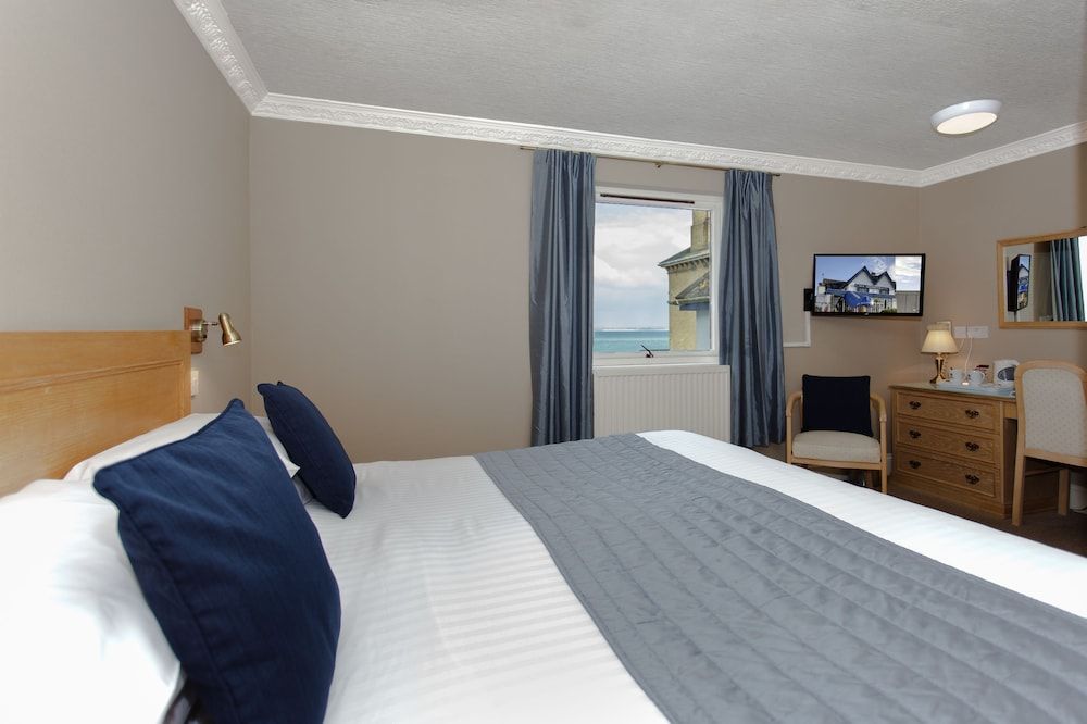 Standard Room, 1 King Bed, Non Smoking, Sea View