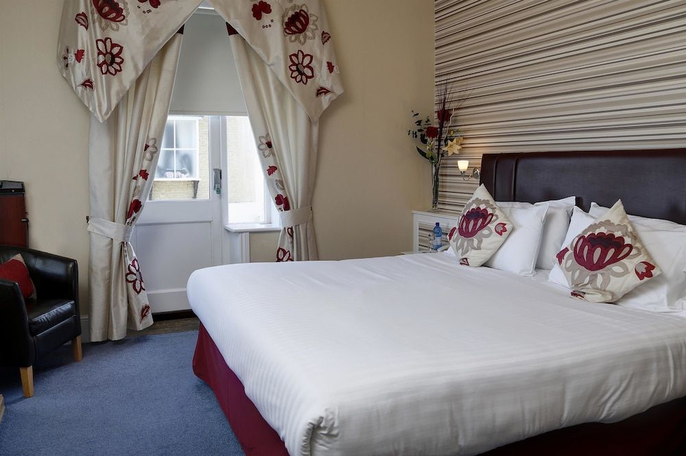 Deluxe Room, 1 King Bed, Non Smoking, Sea View