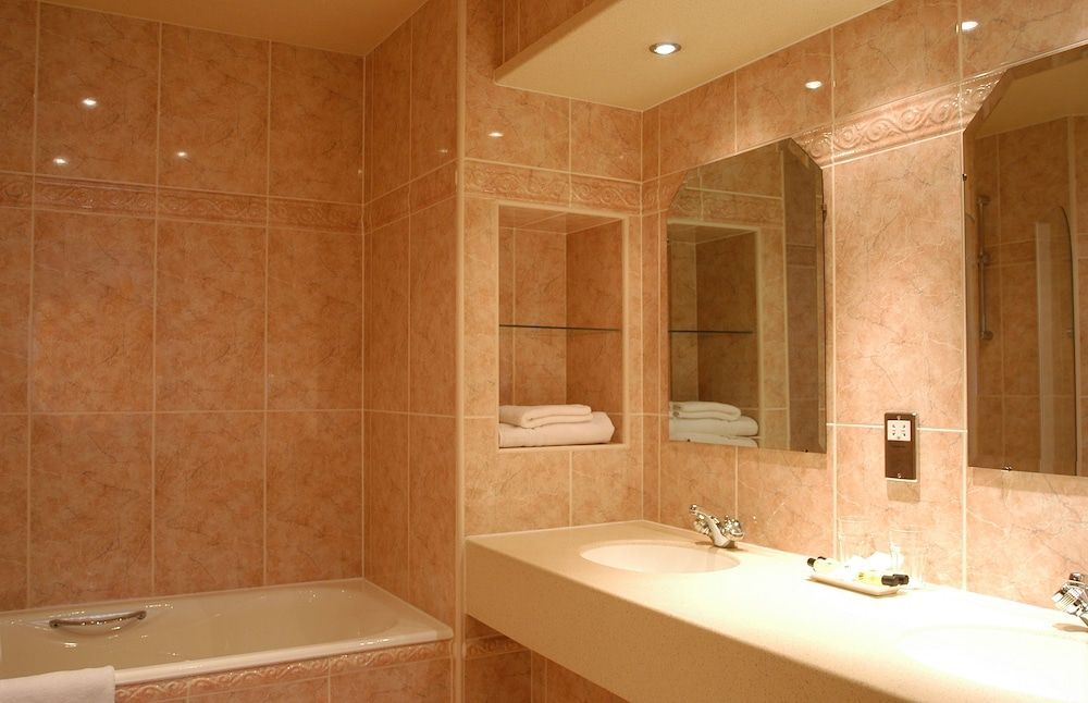 Best Western Heath Court Hotel Suite, 1 King Bed, Non Smoking 3