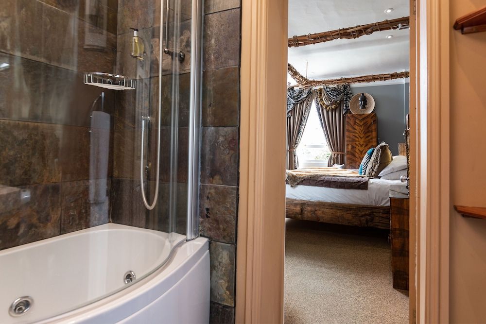 Beaumont House Room (Out of Africa) 16