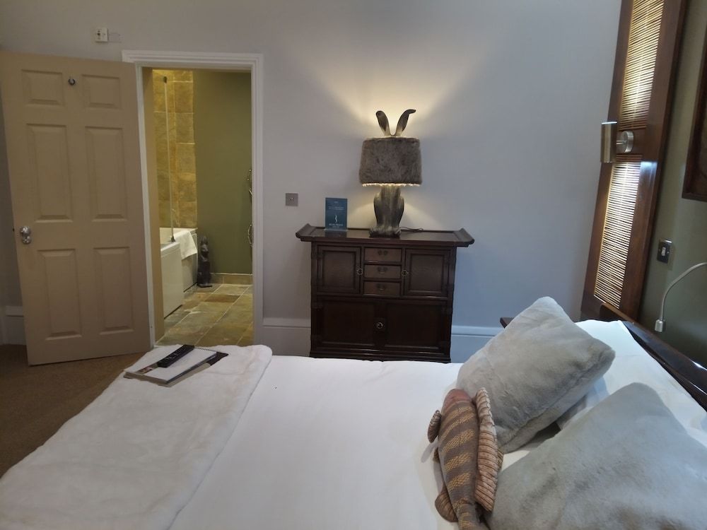 Beaumont House Room (The Willows) 2