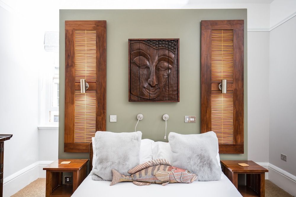 Beaumont House Room (The Willows) 5