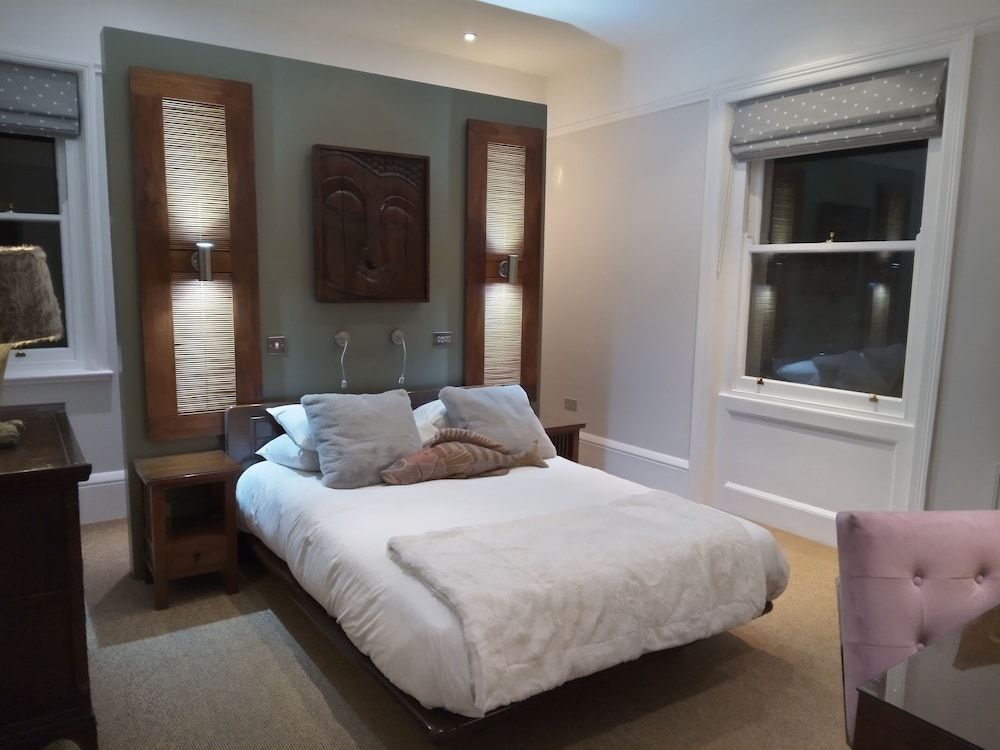 Beaumont House Room (The Willows)