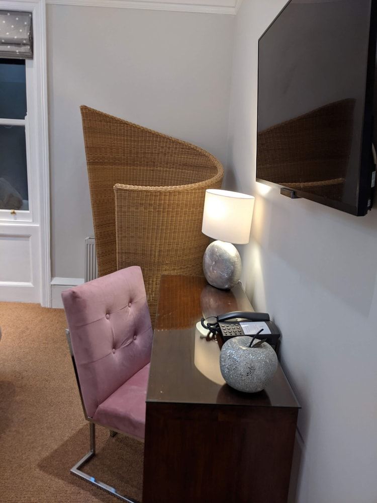 Beaumont House Room (The Willows) 18