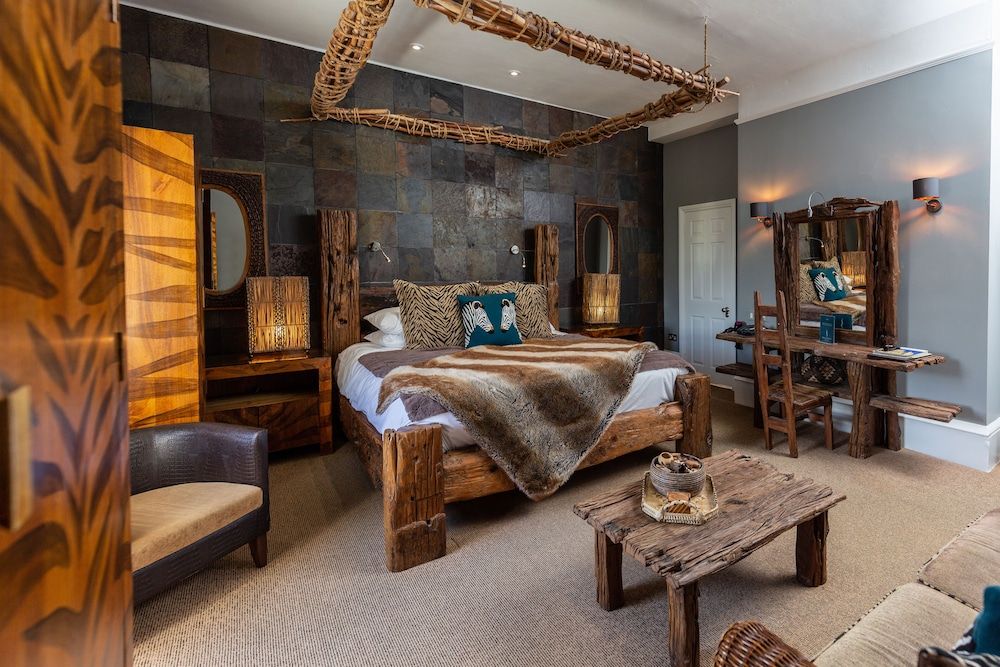 Beaumont House Room (Out of Africa) 8