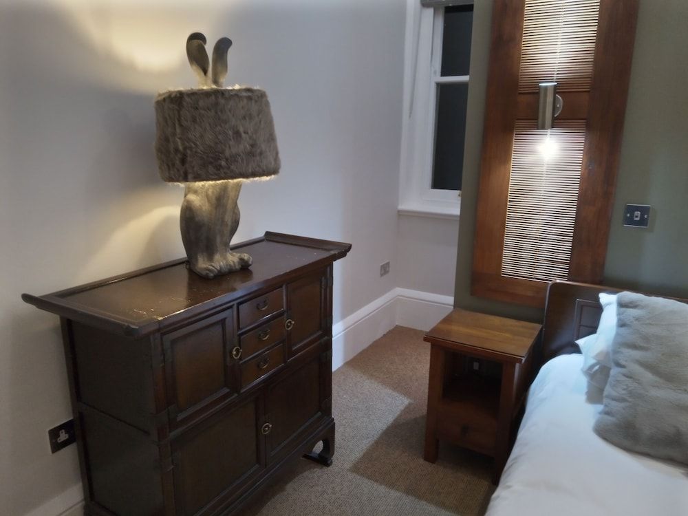 Beaumont House Room (The Willows) 19