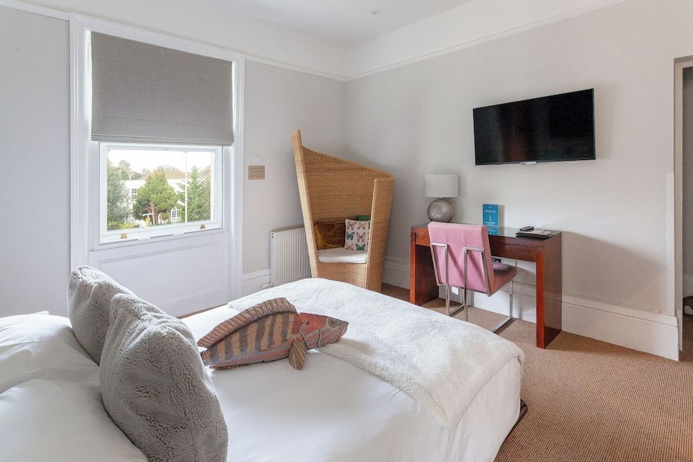Beaumont House Room (The Willows) 6
