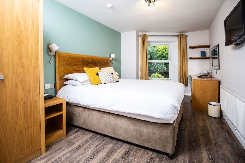 Beaumont House Double Room (Budget) 2