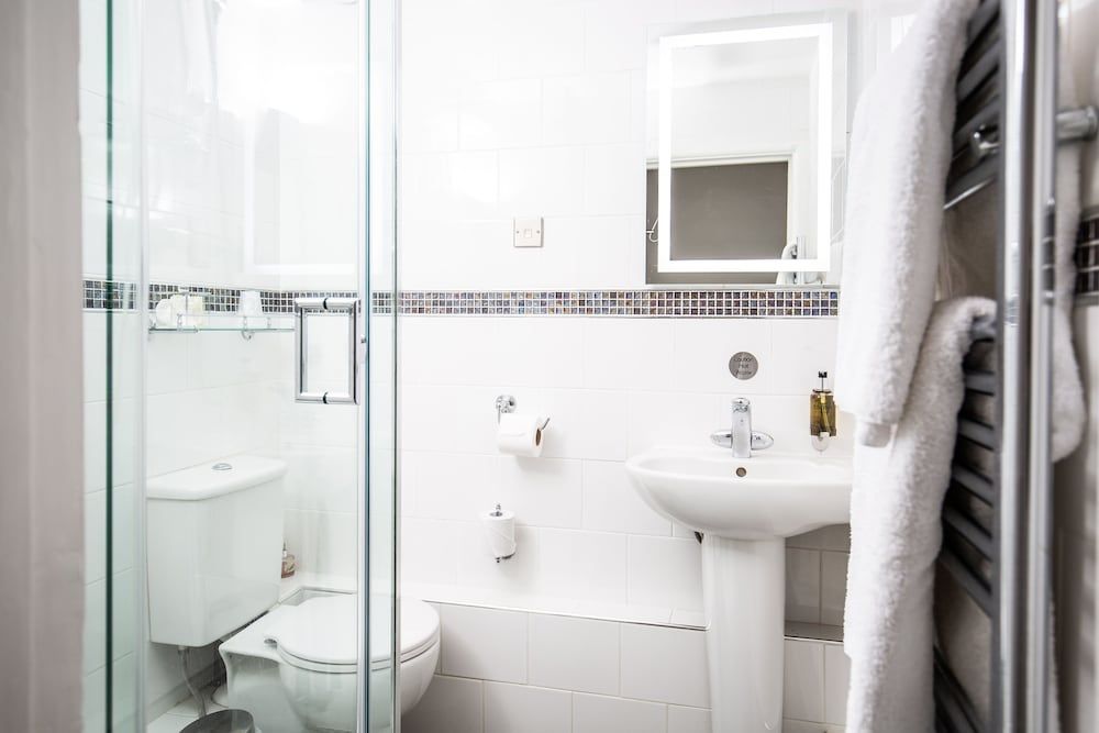 Beaumont House Double Room (Budget) 4