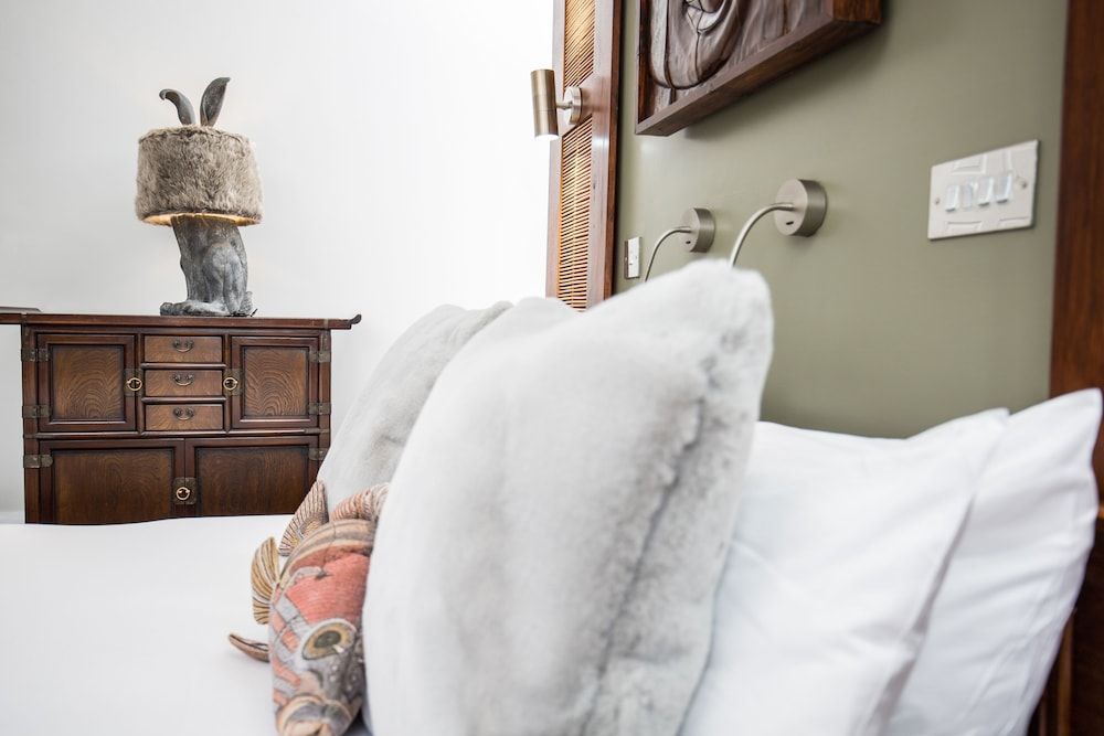 Beaumont House Room (The Willows) 4